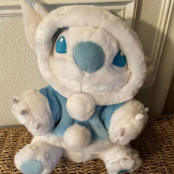 Disney Exclusive HTF Snowball White Lilo and Stitch Sky Blue and White Plush - Picture 1 of 16